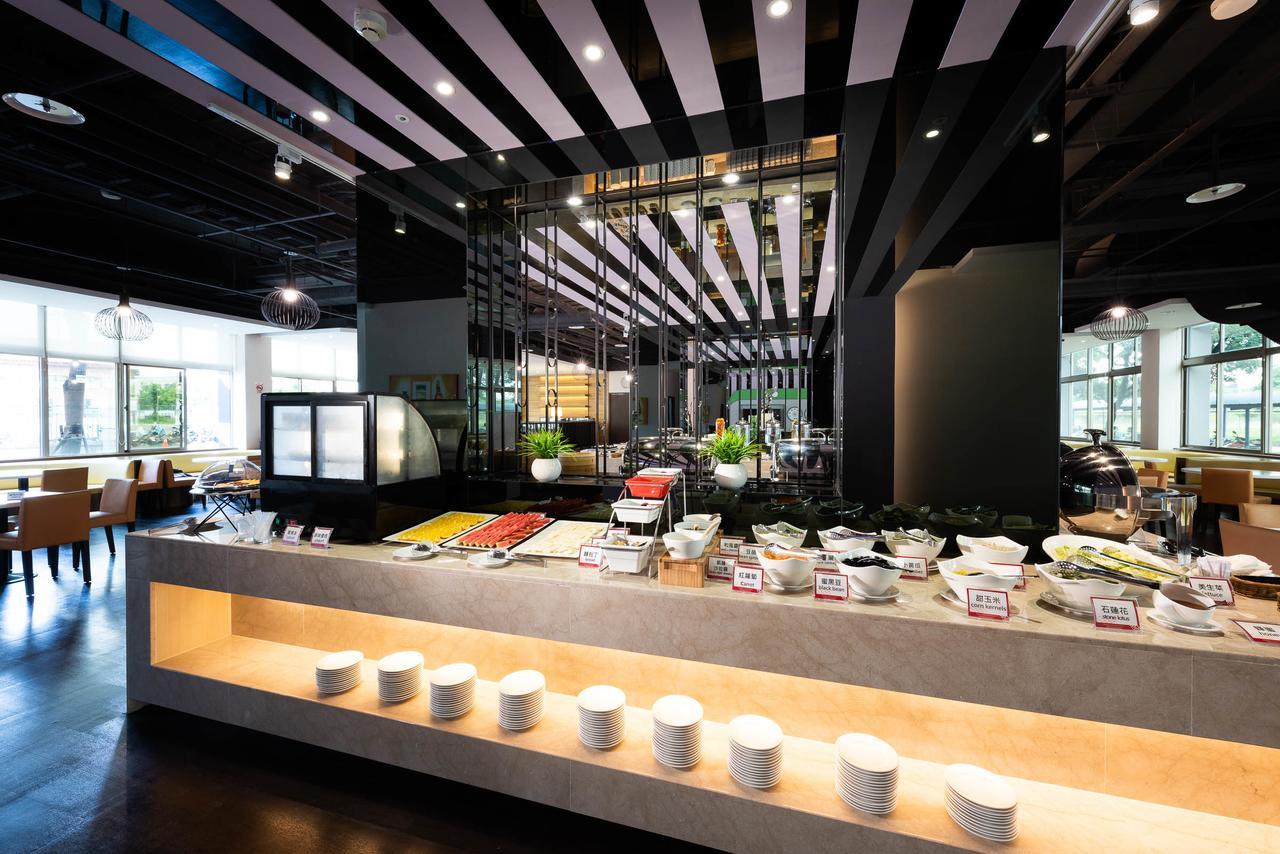 Holiday Garden Hotel Skm Park Kaohsiung Eksteriør billede